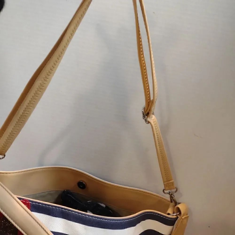 Beach Tote  - Picture 2 of 9